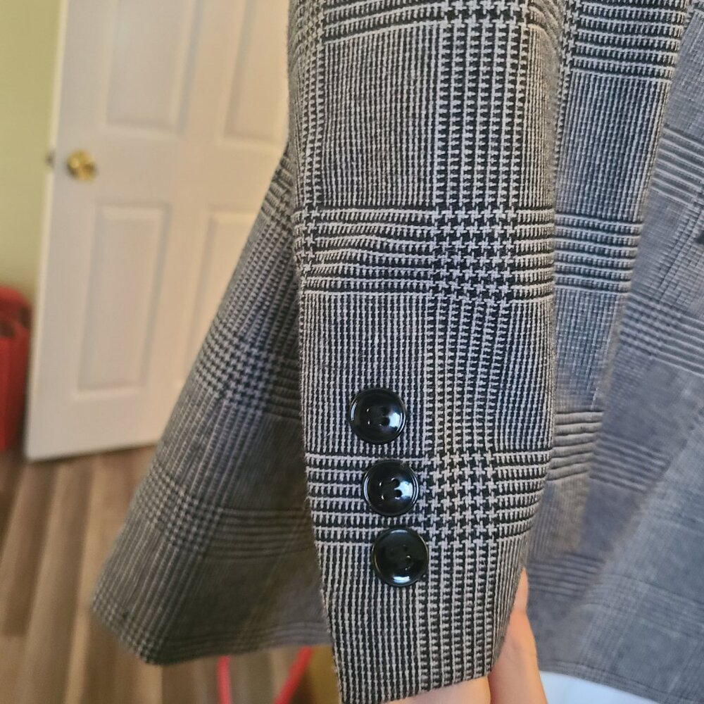 Men's Suit - Picture 6 of 8